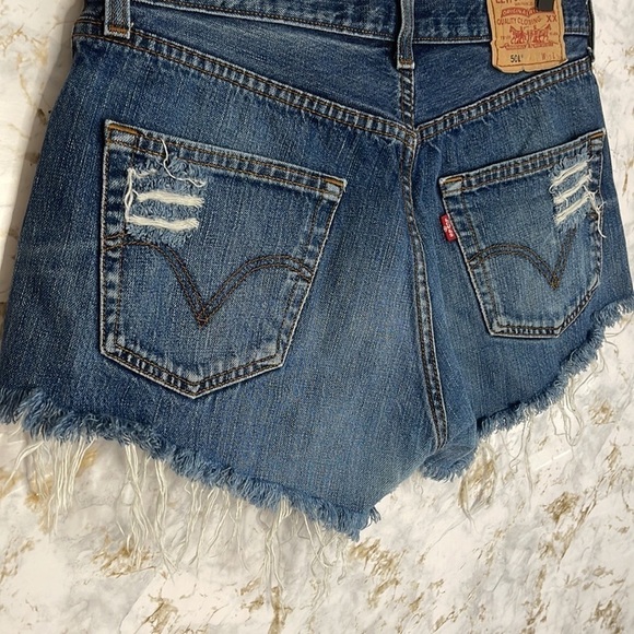 Levi’s 501 Button Up Vintage Distressed Cut Off Shorts l SIZE 33 - Picture 6 of 10